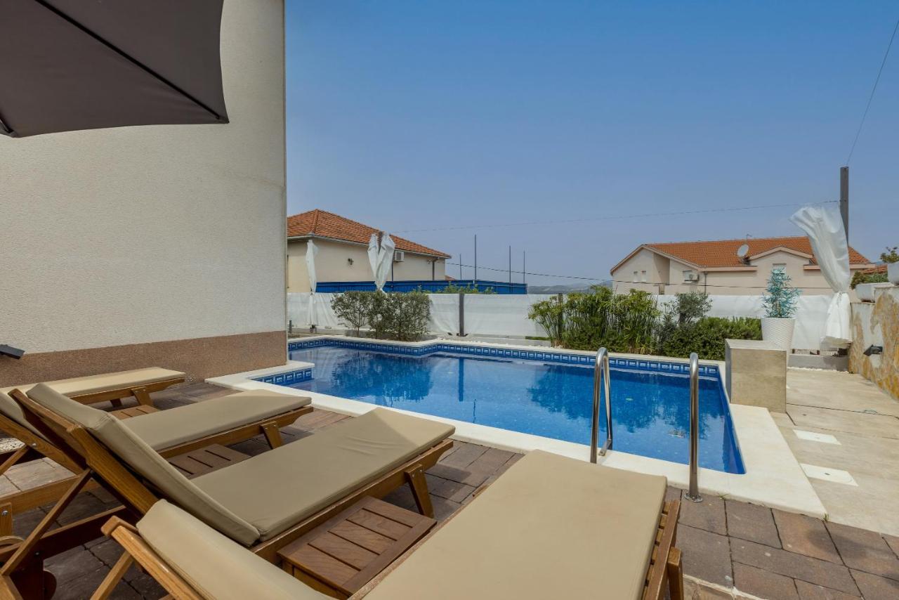 Villa Costa Blu With Pool By The Sea Τρογκίρ Εξωτερικό φωτογραφία